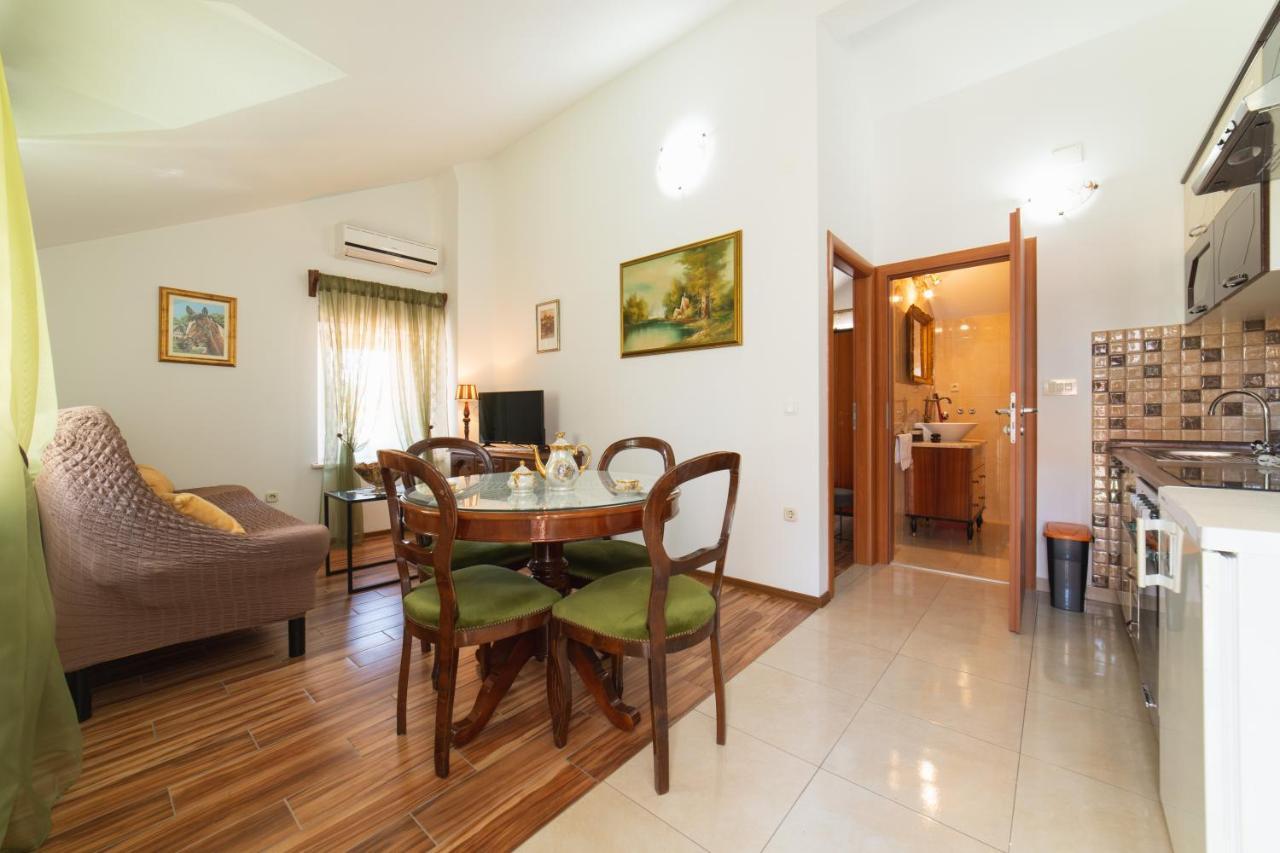 Apartments Villa Mira Kaštela Eksteriør billede