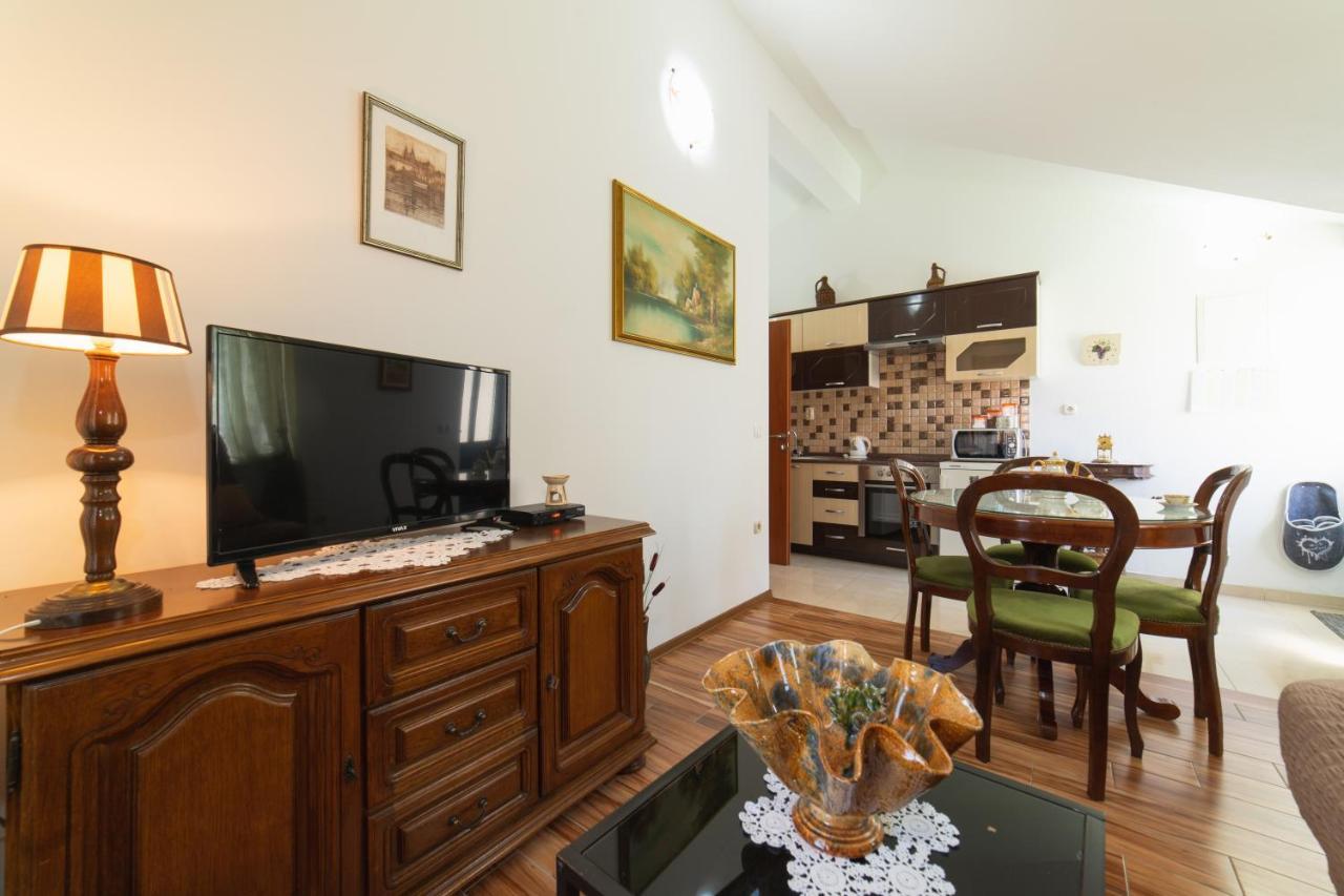 Apartments Villa Mira Kaštela Eksteriør billede